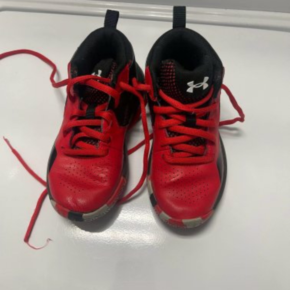 UNDER ARMOUR UNISEX LOCKDOWN 5 BASKETBALL SHOES